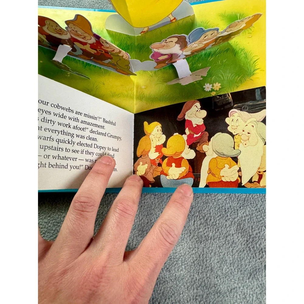 Walt Disney Snow White Meets the Seven Dwarfs Pop-Up Storybook Mouse Works 1990s